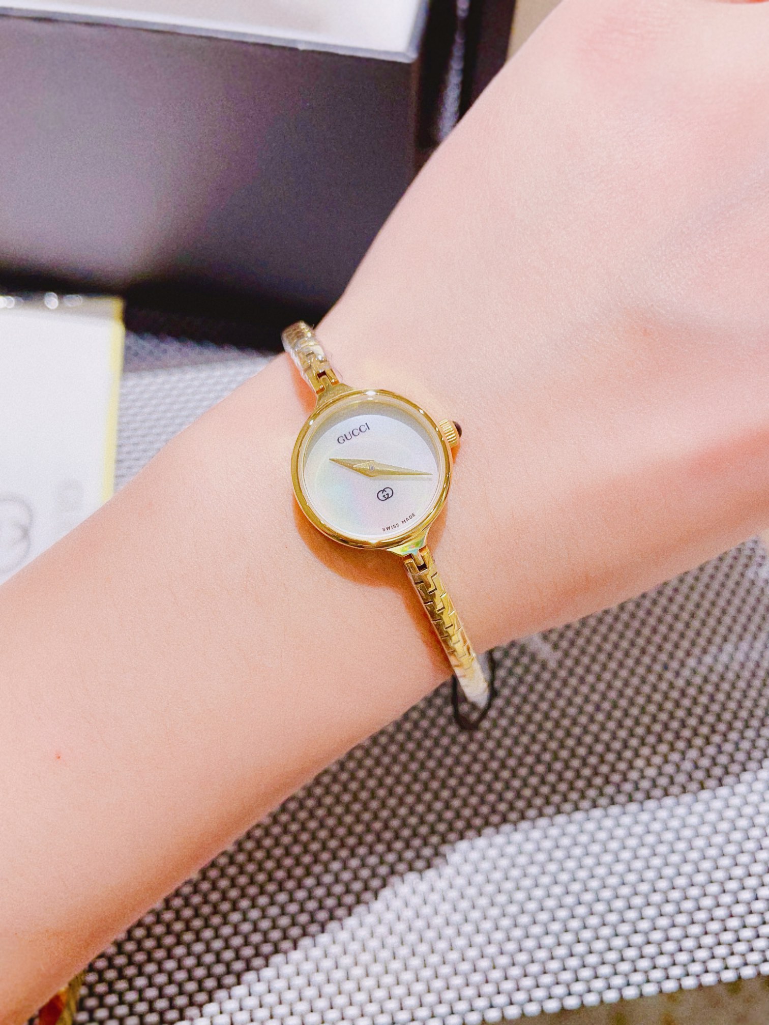 [TOP] GUCCI Watch - Gold