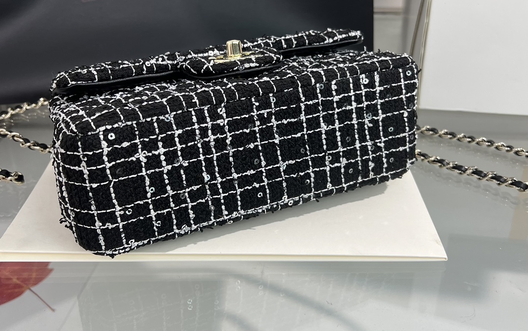 [TOP] CHANEL Handle Flap Bag 20×14×7cm - Black