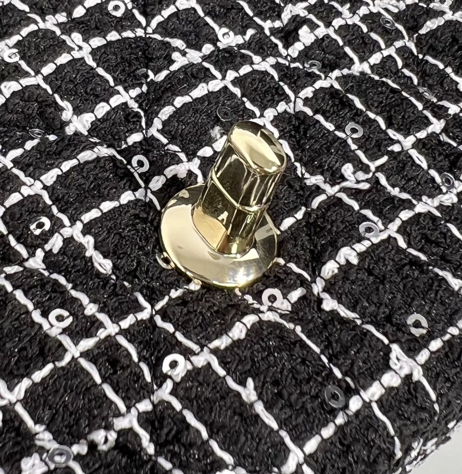 [TOP] CHANEL Handle Flap Bag 20×14×7cm - Black