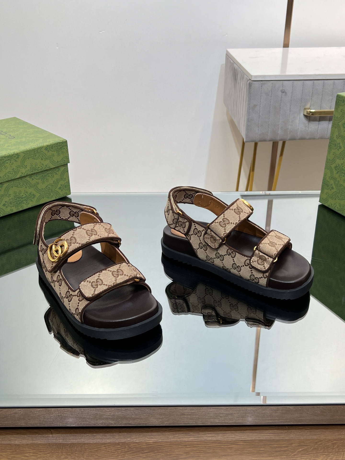 [TOP] GUCCI Classic Monogram Beach Sandals - Brown