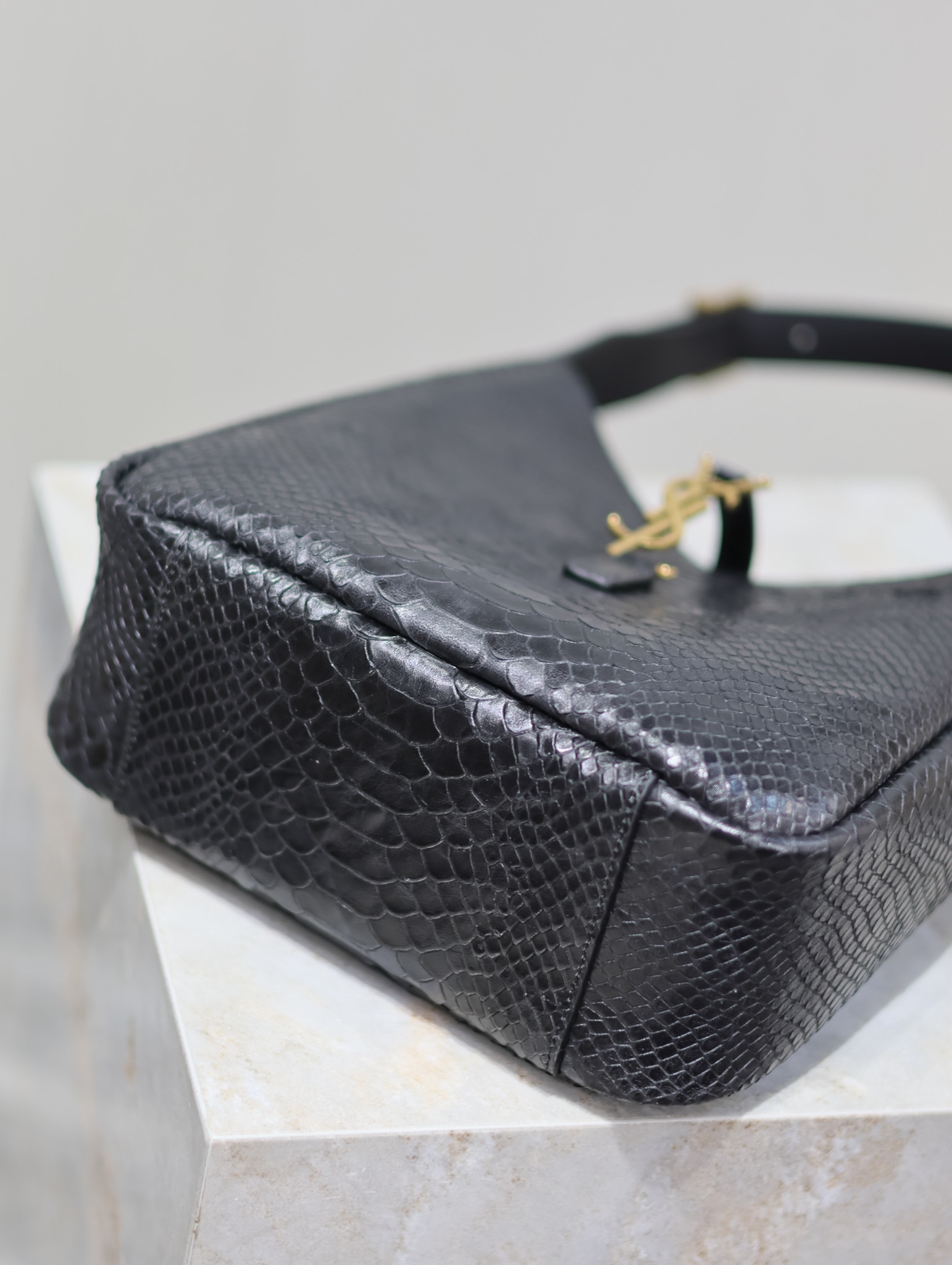 [TOP] Yves Saint Laurent YSL Le 5A7 Shoulder Bag 23x22x8.5cm - Black&GHW