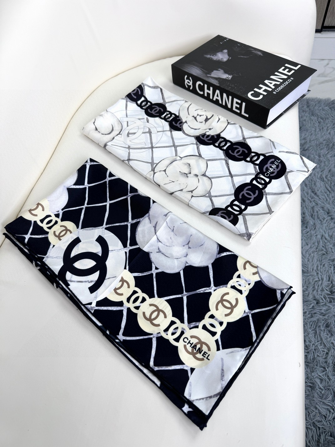 [TOP] CHANEL Silk Scarf 90 x 90 cm - 2 Colors