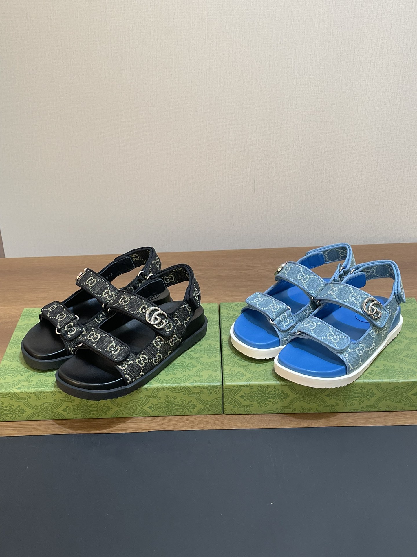 [TOP] GUCCI Classic Denim Beach Sandals - 2 Color