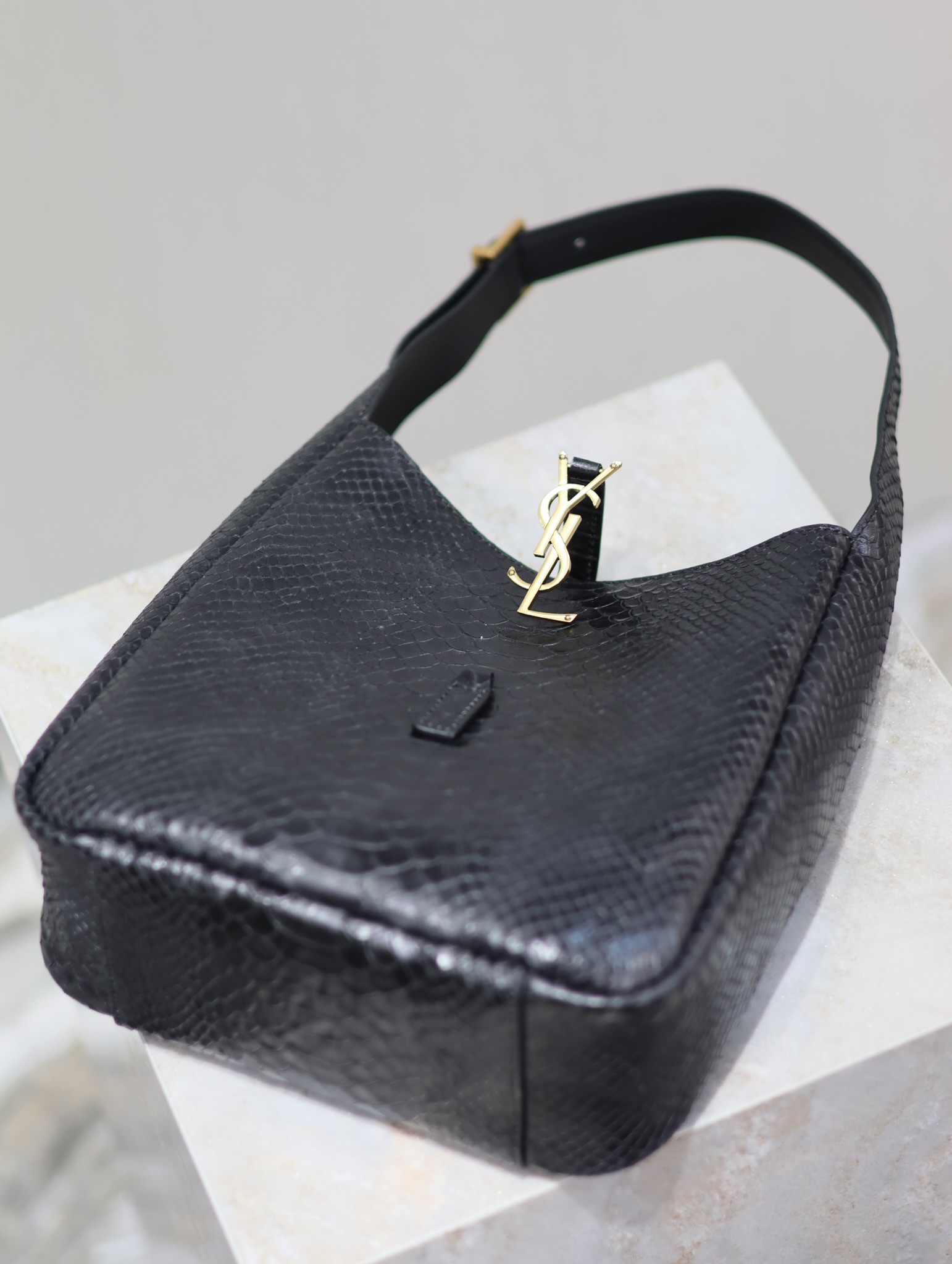 [TOP] Yves Saint Laurent YSL Le 5A7 Shoulder Bag 23x22x8.5cm - Black&GHW