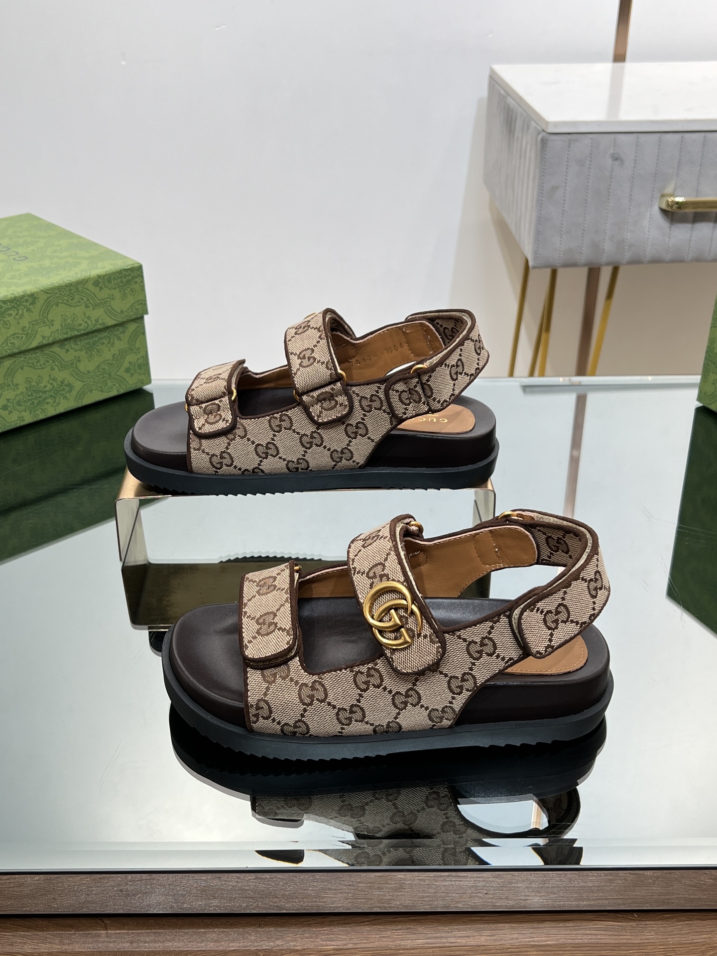 [TOP] GUCCI Classic Monogram Beach Sandals - Brown