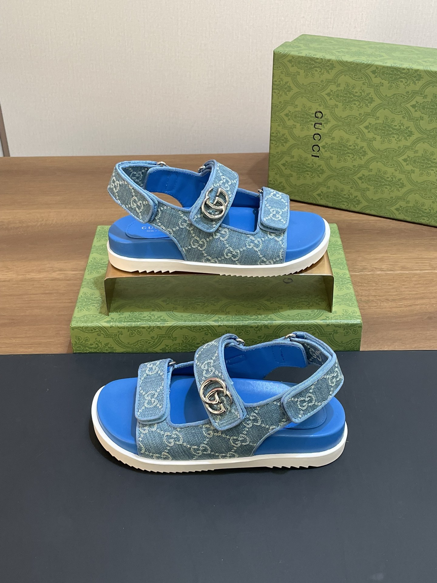 [TOP] GUCCI Classic Denim Beach Sandals - 2 Color