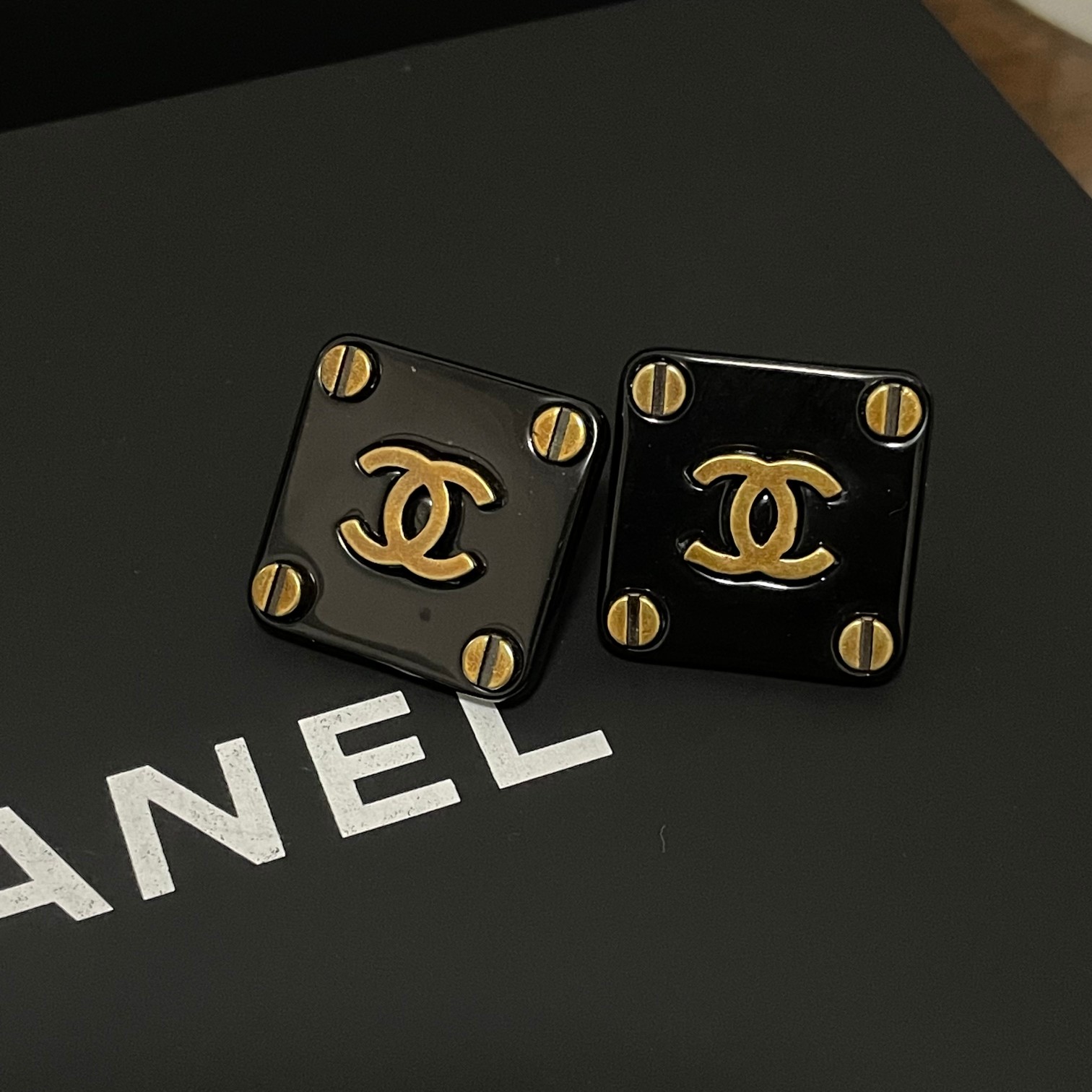 [TOP] CHANEL Square Earrings-Black
