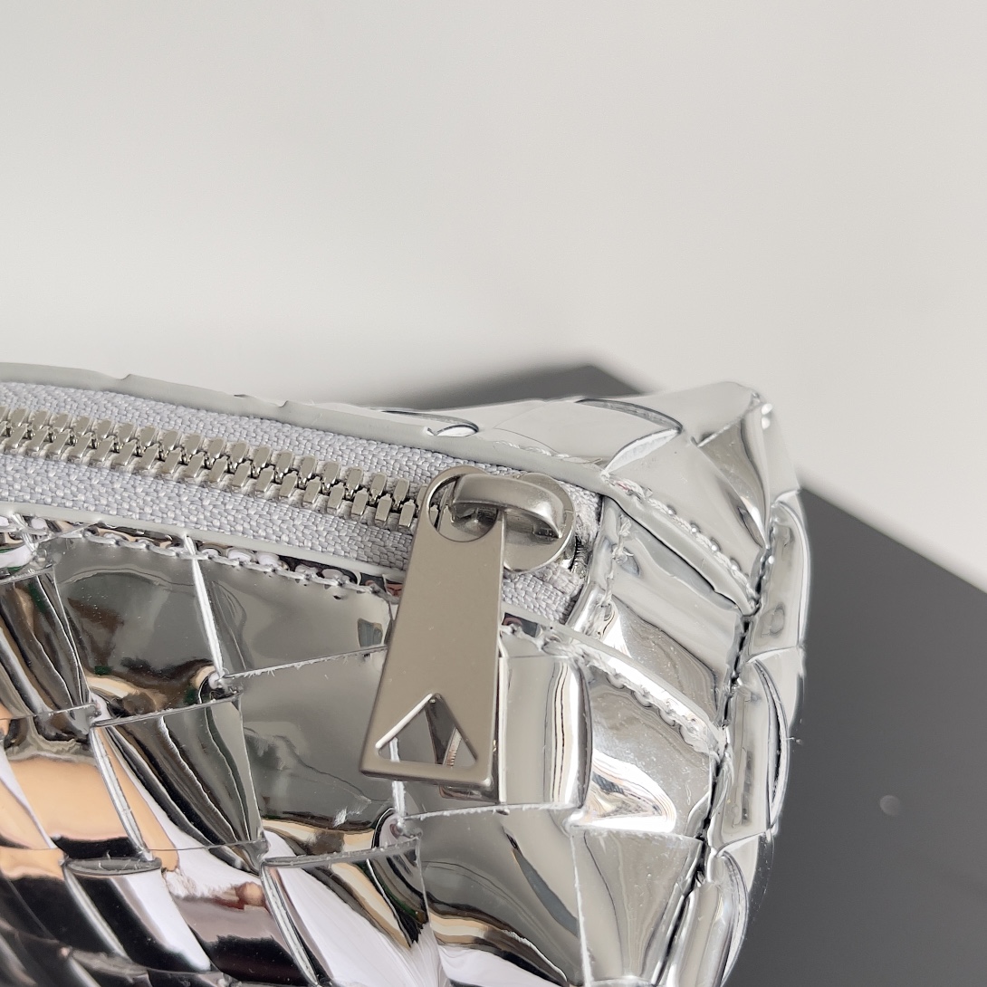 [TOP] Bottega Veneta BV Knitted Makeup Bag - 2 Colour