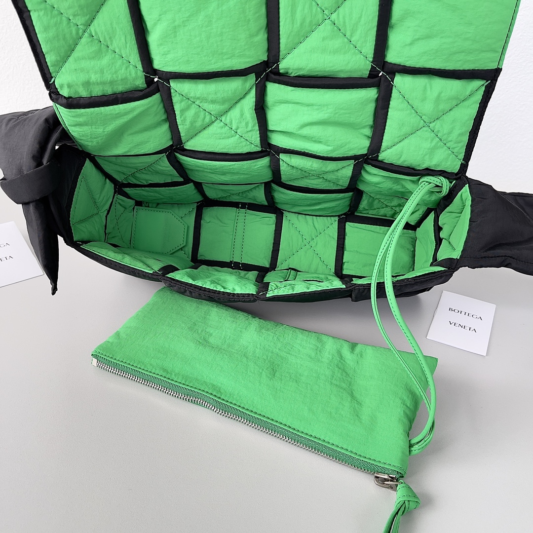 [TOP] Bottega Veneta BV Cassette Nylon Cloth Bag - Black