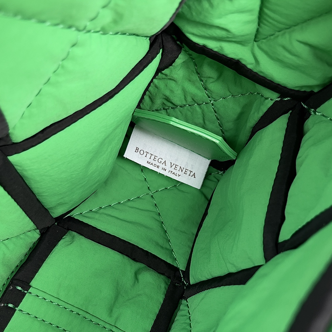 [TOP] Bottega Veneta BV Cassette Nylon Cloth Bag - Black