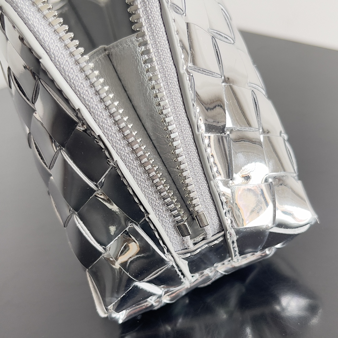 [TOP] Bottega Veneta BV Knitted Makeup Bag - 2 Colour