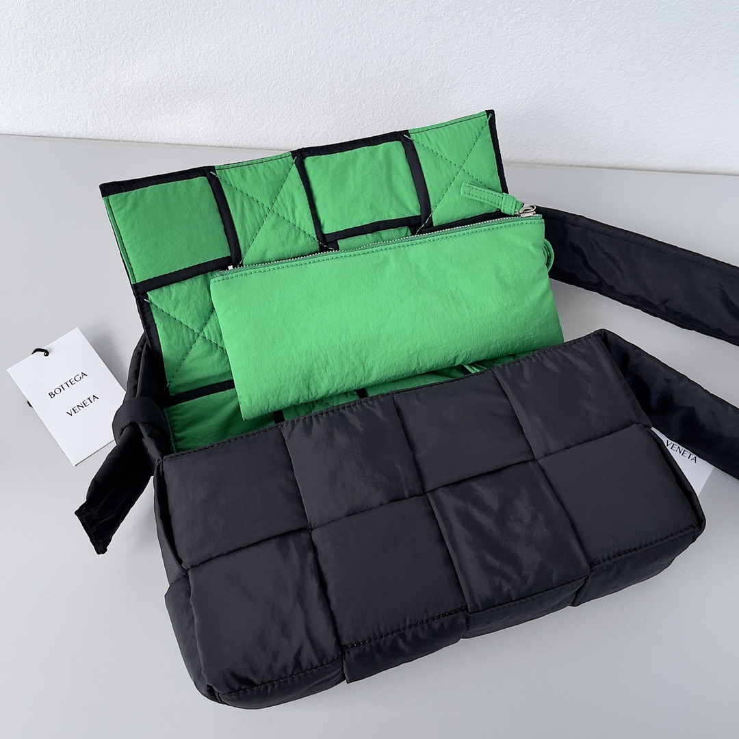 [TOP] Bottega Veneta BV Cassette Nylon Cloth Bag - Black