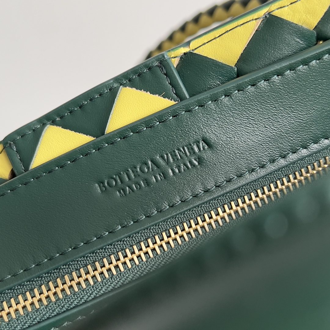 [TOP] Bottega Veneta BV Andiamo Bags Woven Handbags - 2 Colour