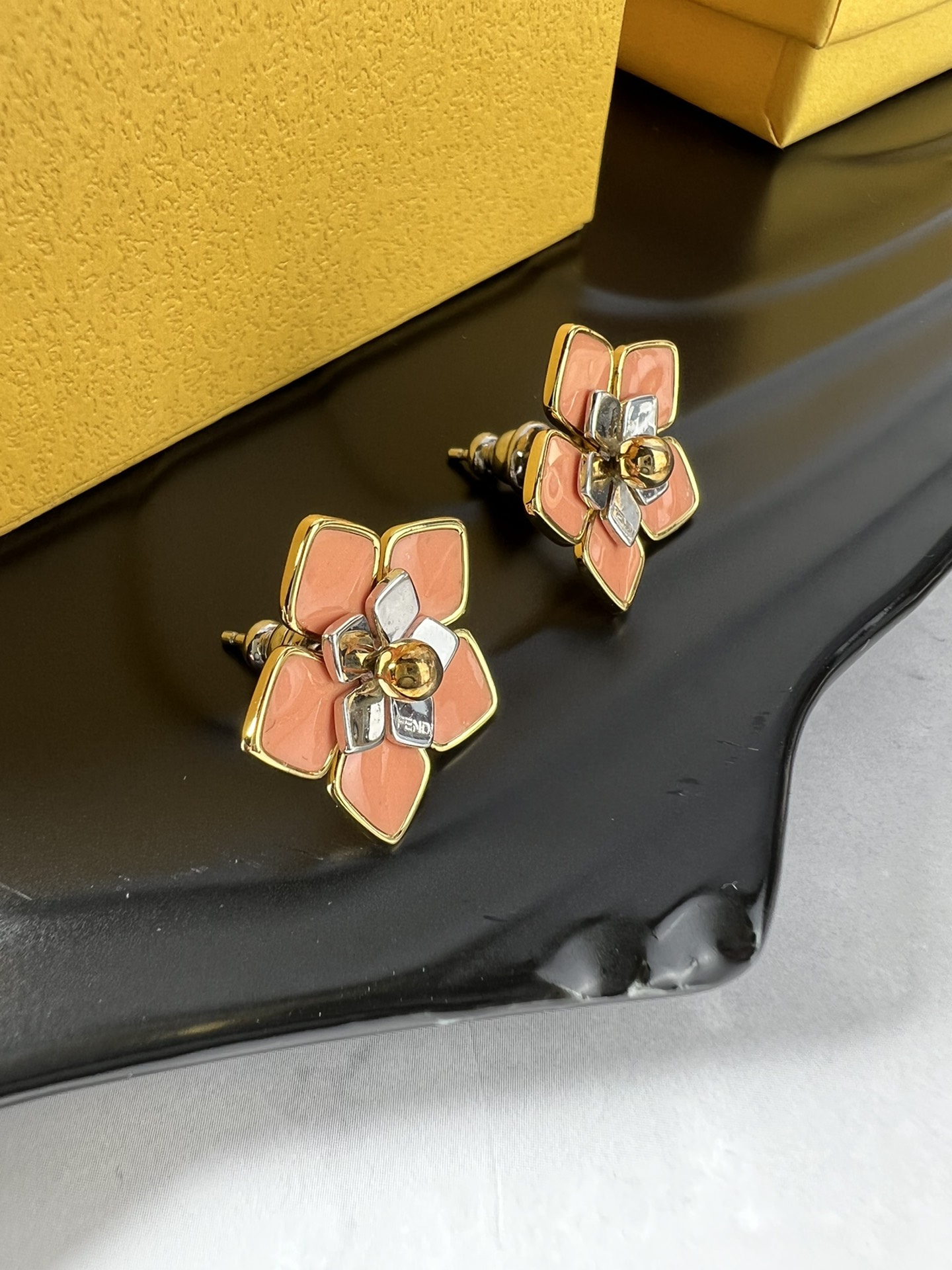 [TOP] FENDI Flower Earring