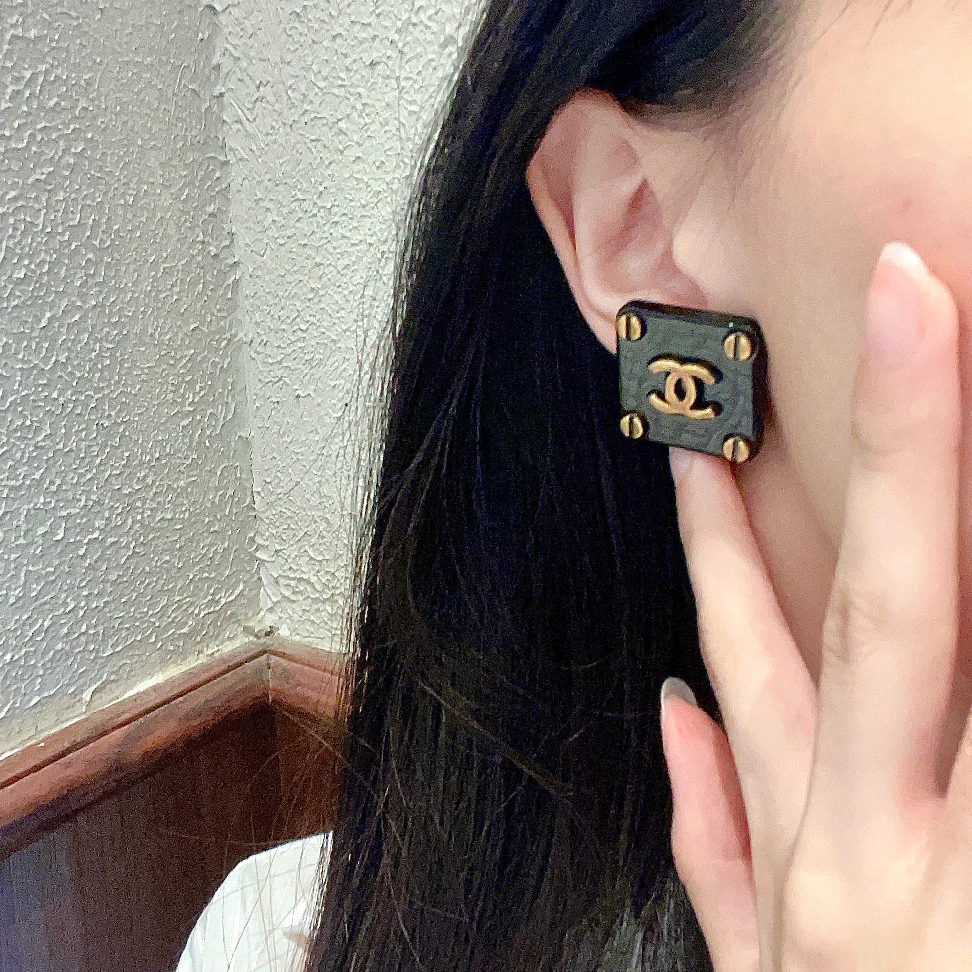 [TOP] CHANEL Square Earrings-Black