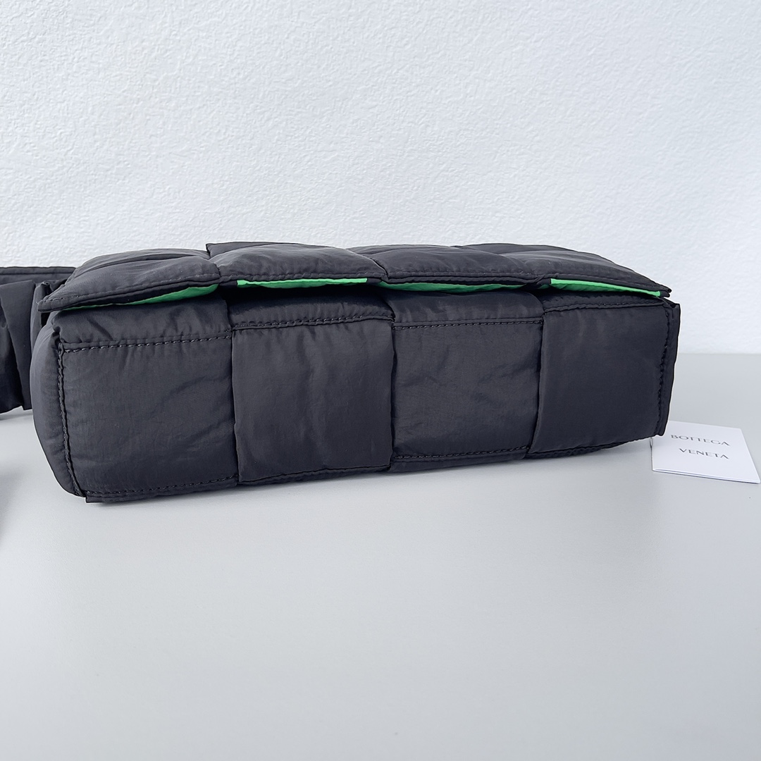 [TOP] Bottega Veneta BV Cassette Nylon Cloth Bag - Black