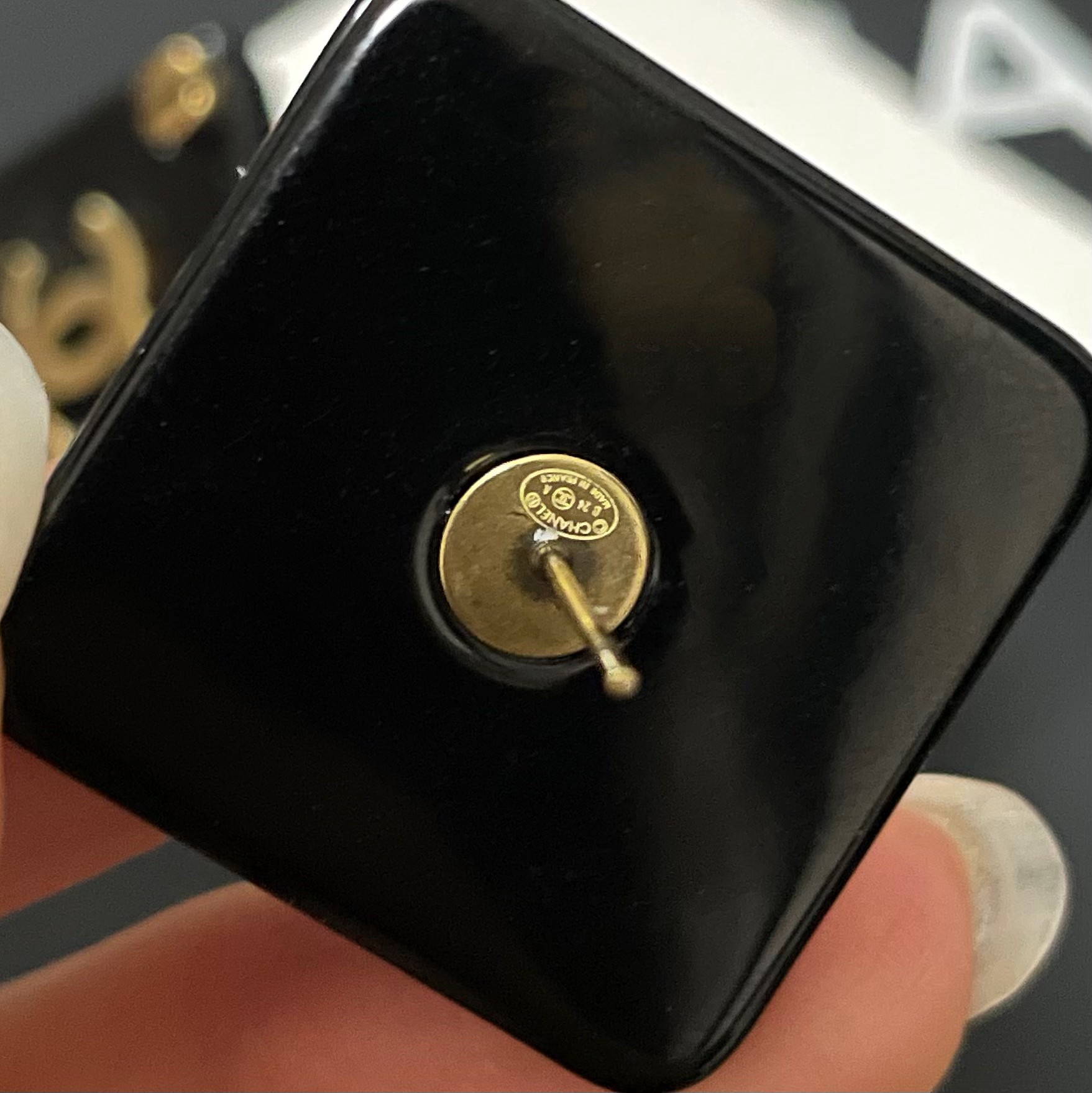 [TOP] CHANEL Square Earrings-Black