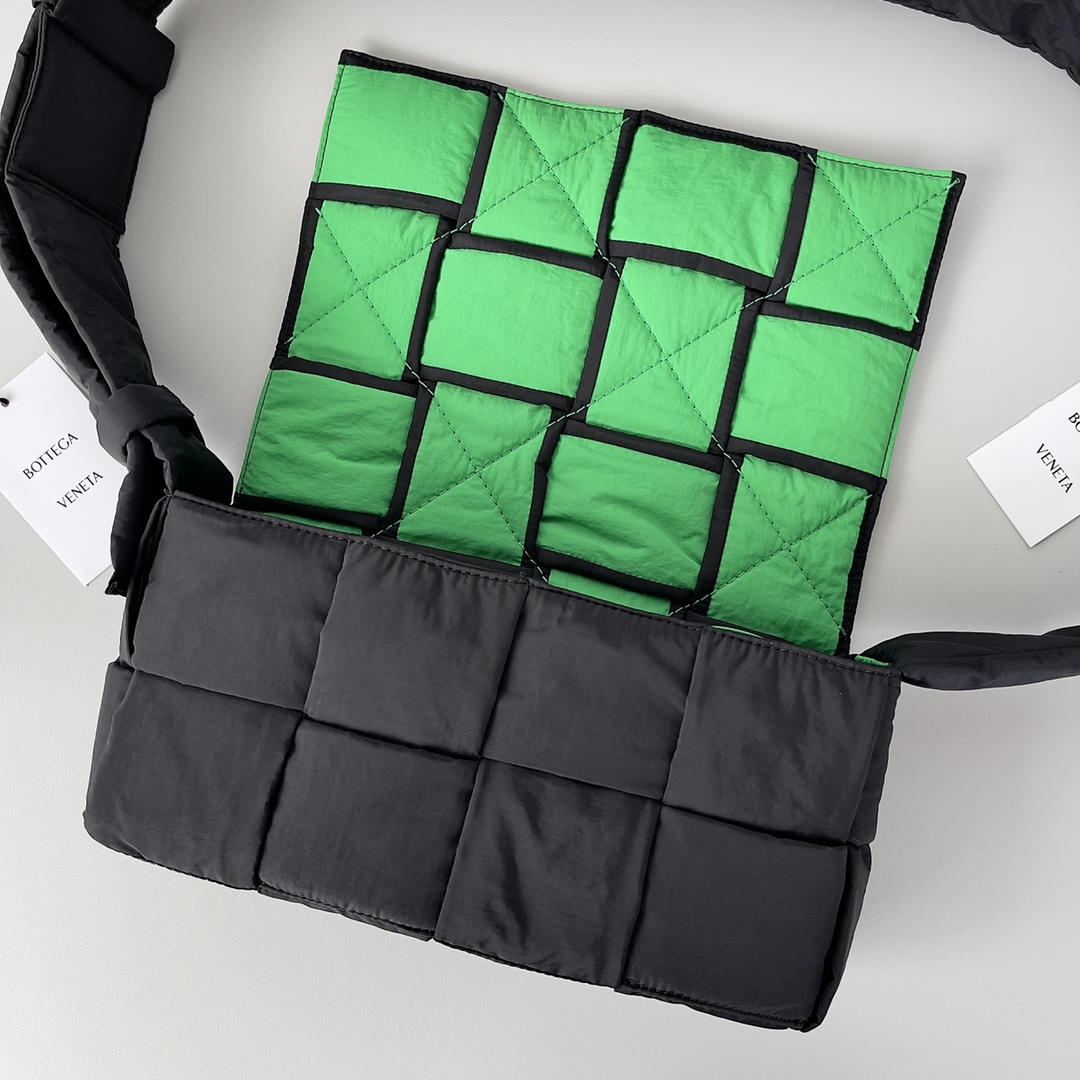 [TOP] Bottega Veneta BV Cassette Nylon Cloth Bag - Black