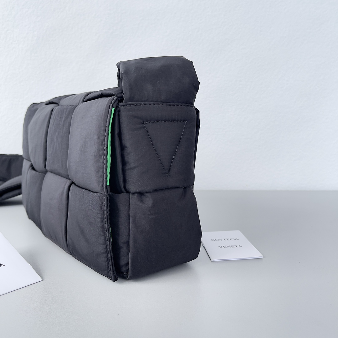 [TOP] Bottega Veneta BV Cassette Nylon Cloth Bag - Black