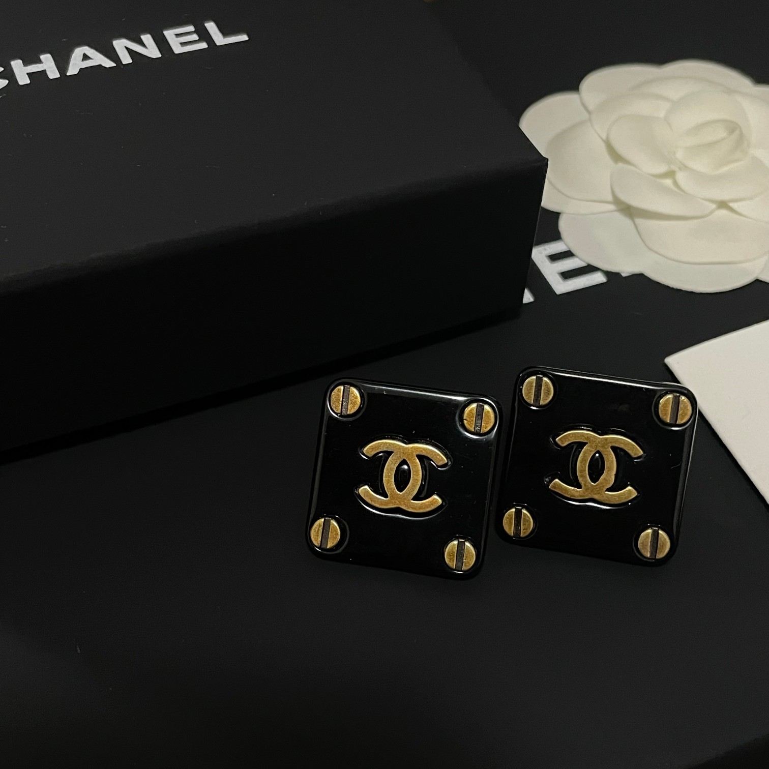[TOP] CHANEL Square Earrings-Black