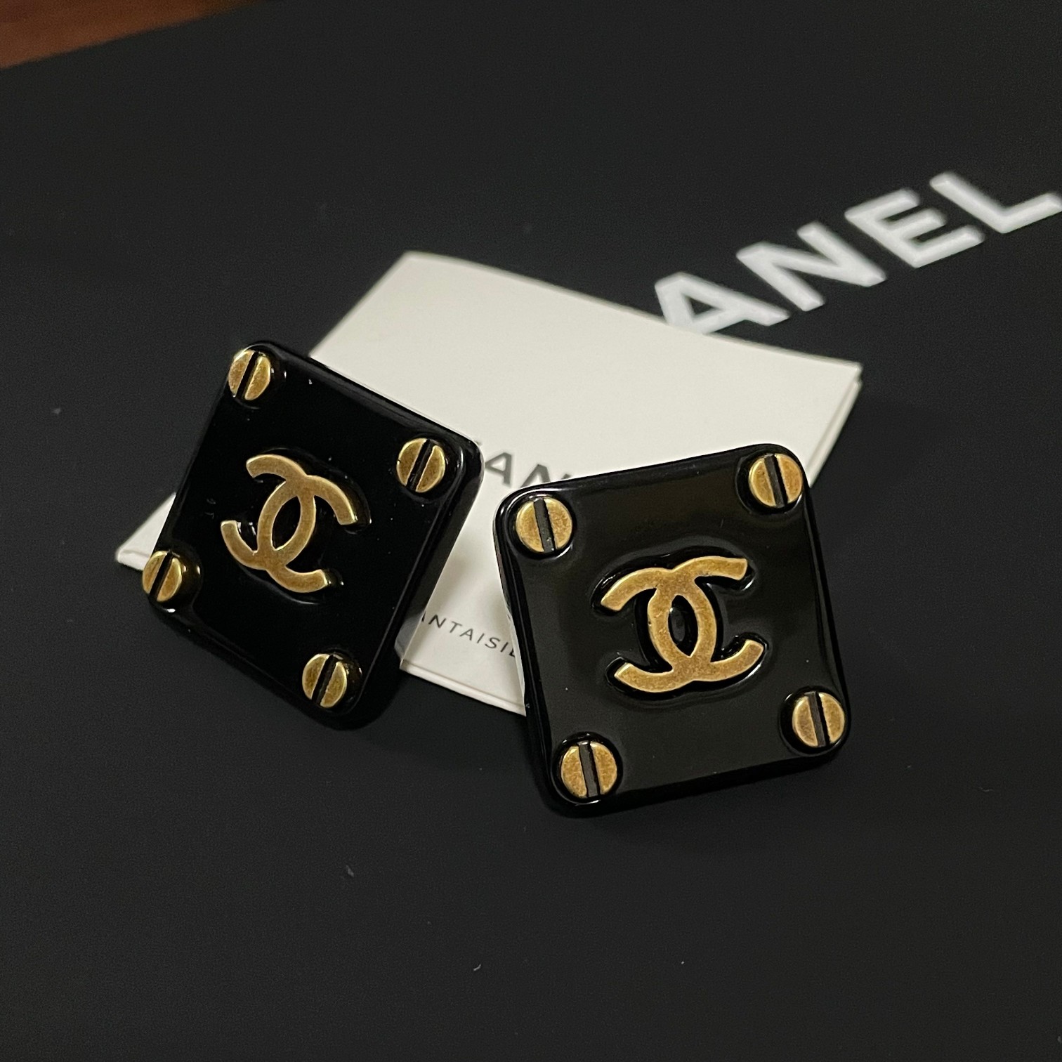 [TOP] CHANEL Square Earrings-Black