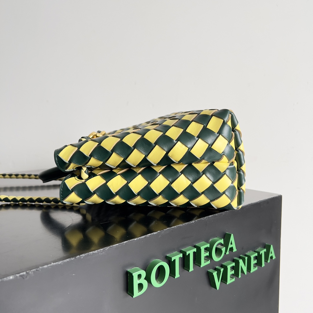 [TOP] Bottega Veneta BV Andiamo Bags Woven Handbags - 2 Colour