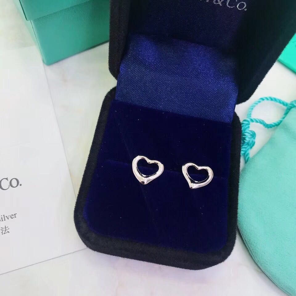 [TOP] Tiffany & Co. Heart Earrings -Sliver