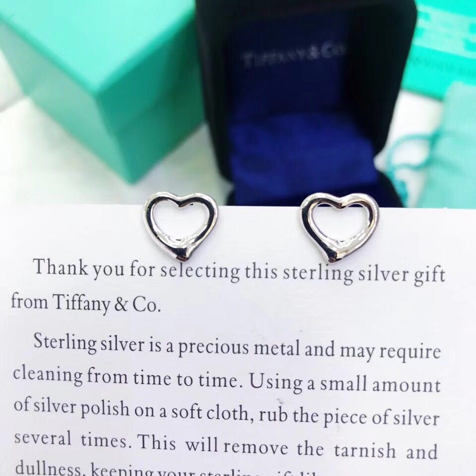 [TOP] Tiffany & Co. Heart Earrings -Sliver