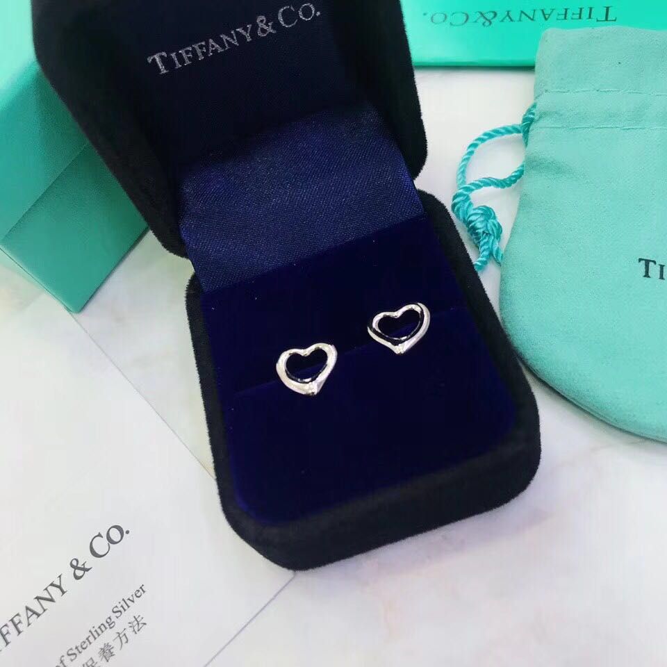 [TOP] Tiffany & Co. Heart Earrings -Sliver