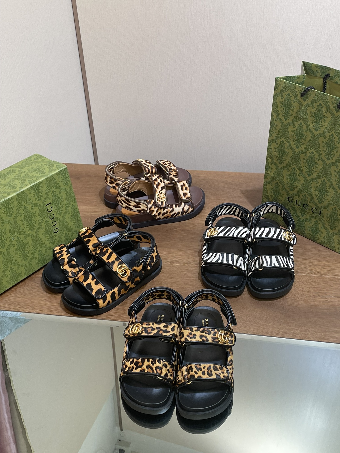 [TOP] GUCCI GG Sandals - 4 Color