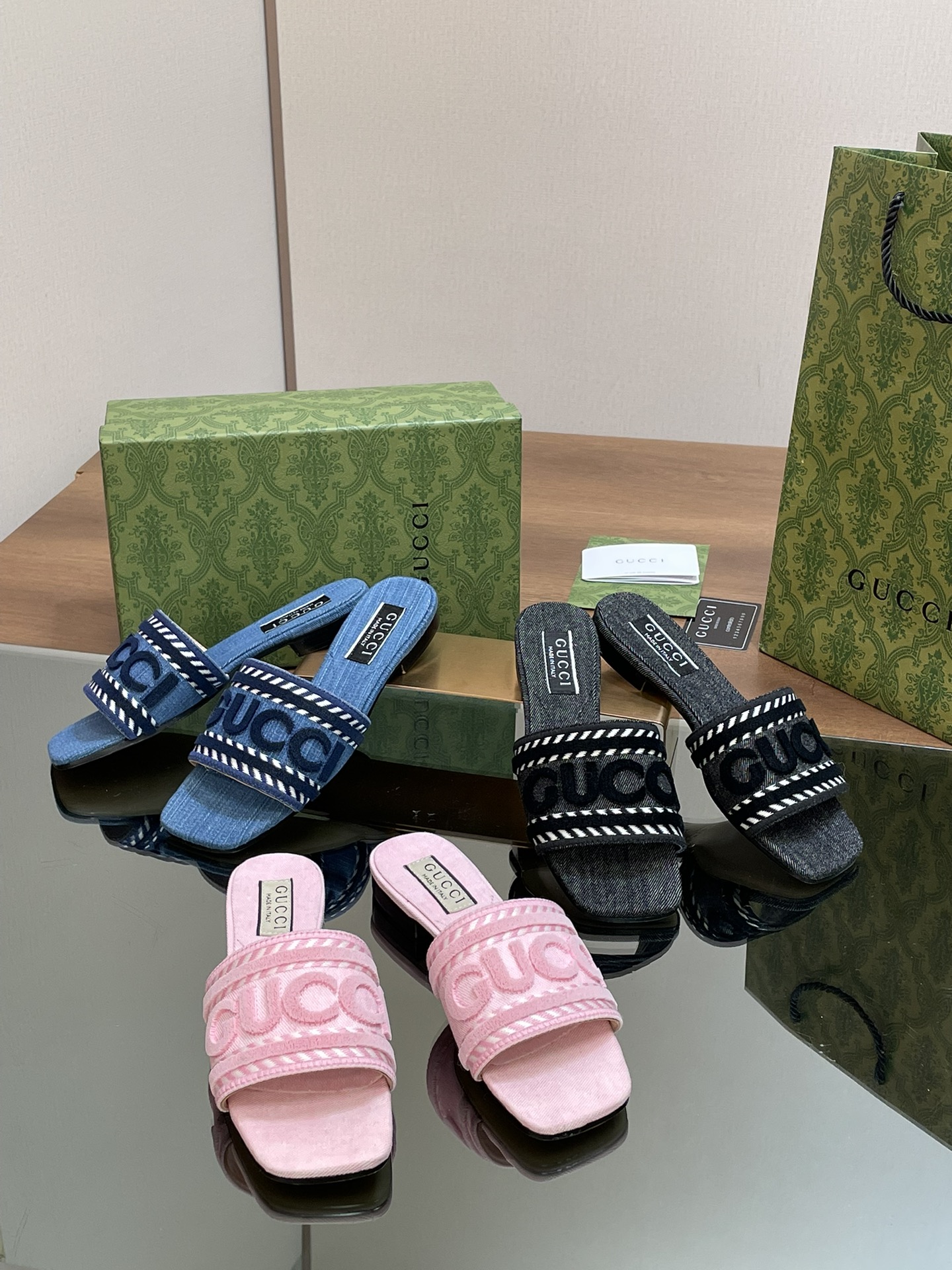 [TOP] GUCCI Embroidered Denim GG Slippers - 3 Color