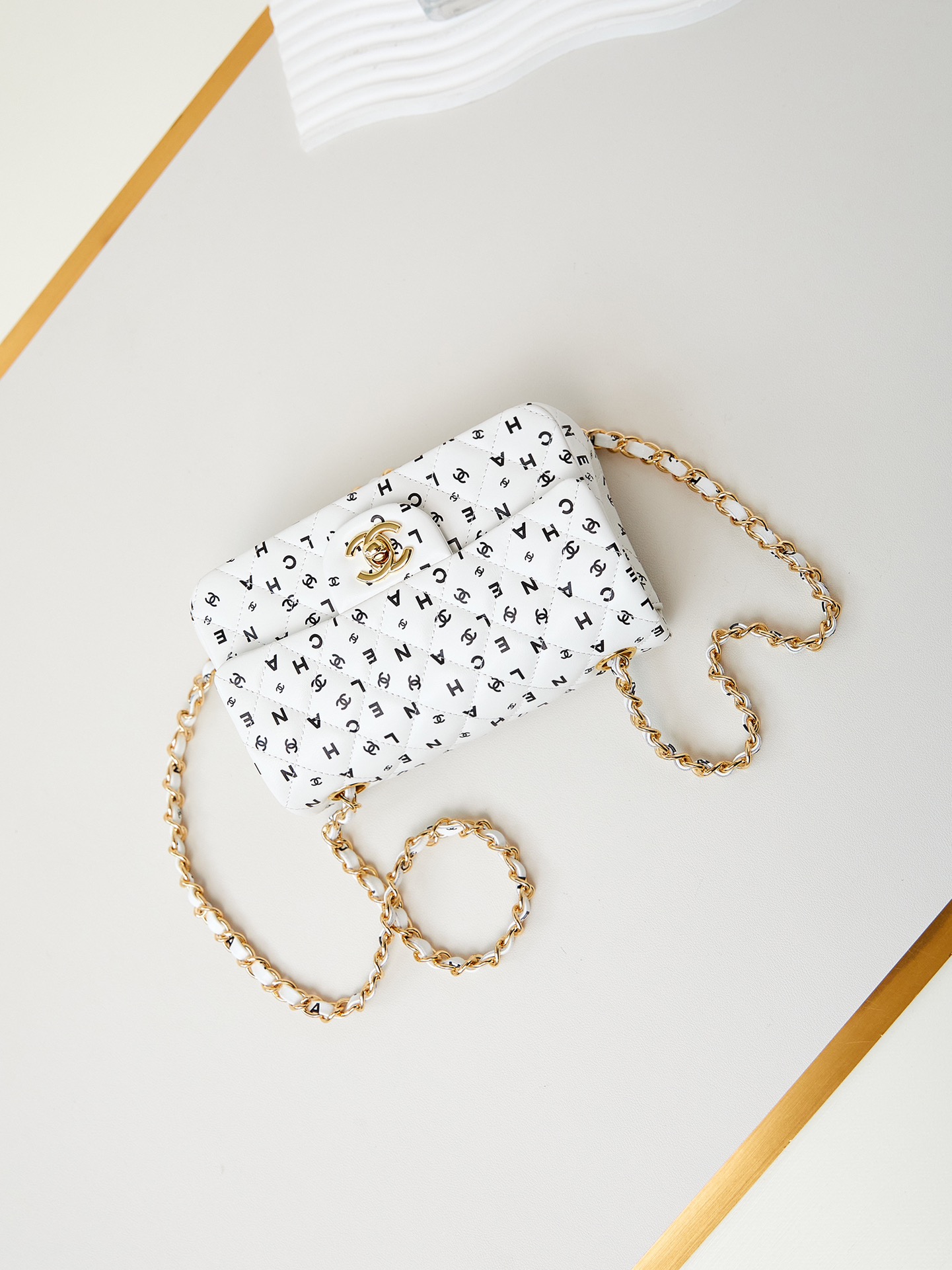 [TOP] CHANEL Black and White Letter Print Flap Bag 12x20x6cm/15.5x25.5x6.5cm - White