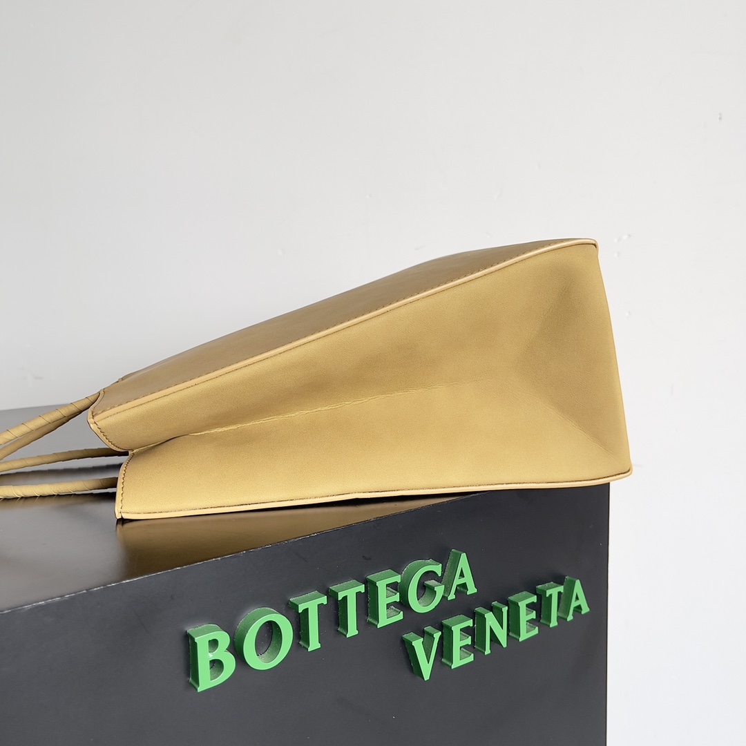 [TOP] Bottega Veneta BV Kraft Paper Bag