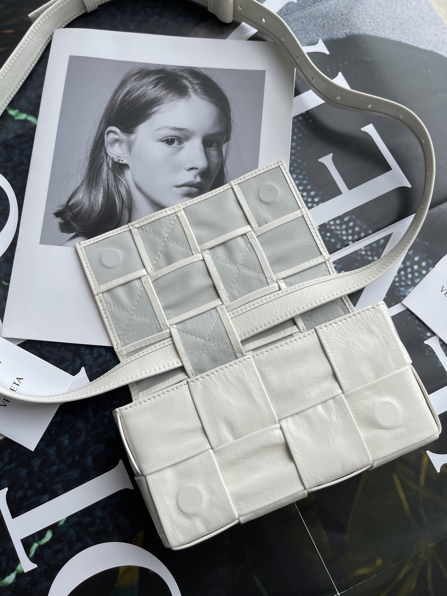 [TOP] Bottega Veneta BV Cassette Bags - White