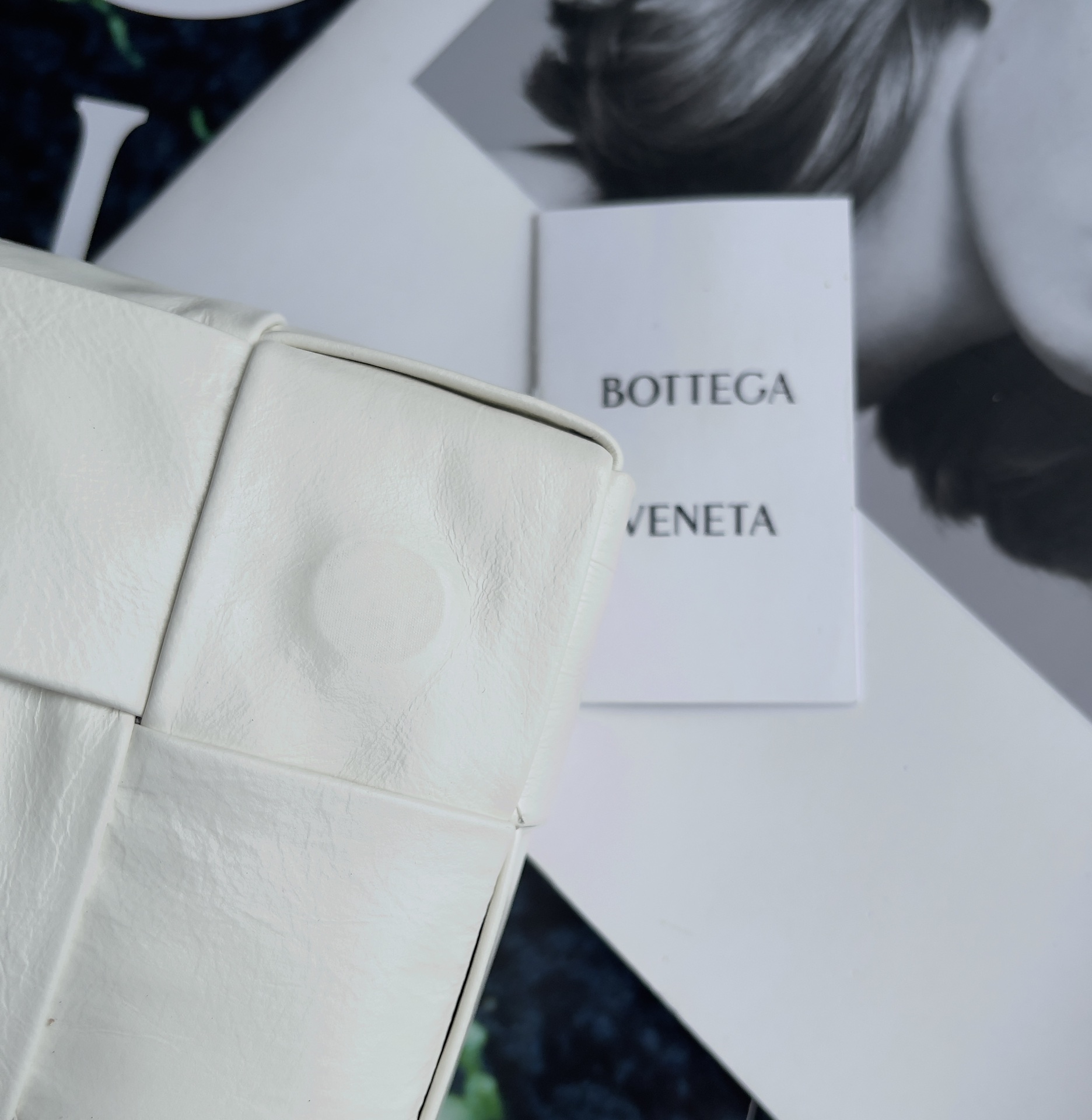 [TOP] Bottega Veneta BV Cassette Bags - White