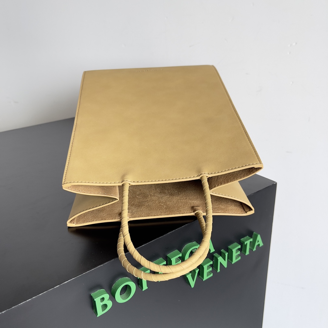 [TOP] Bottega Veneta BV Kraft Paper Bag