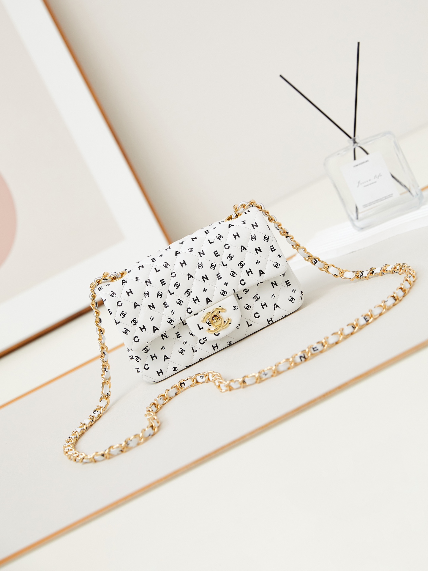 [TOP] CHANEL Black and White Letter Print Flap Bag 12x20x6cm/15.5x25.5x6.5cm - White