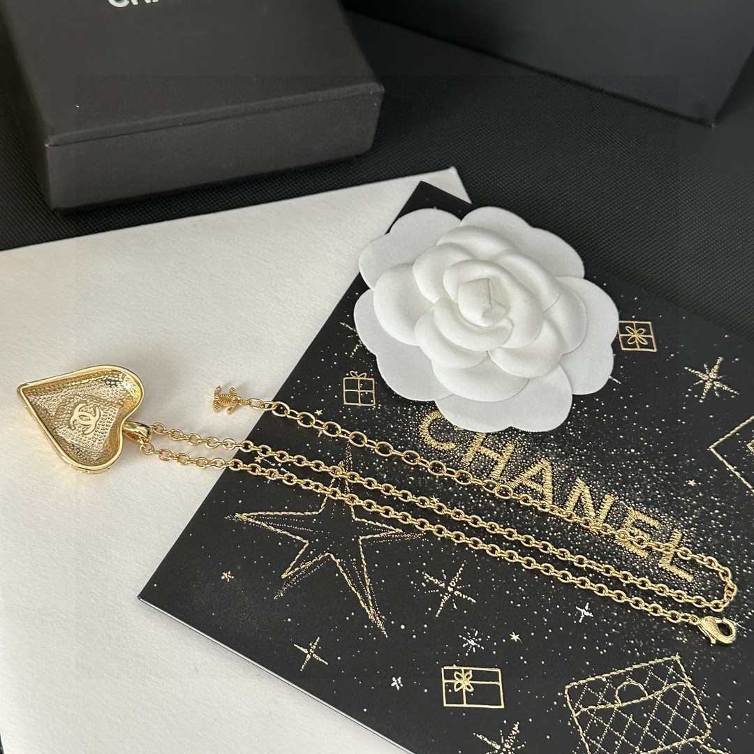 [TOP] CHANEL Heart Necklace