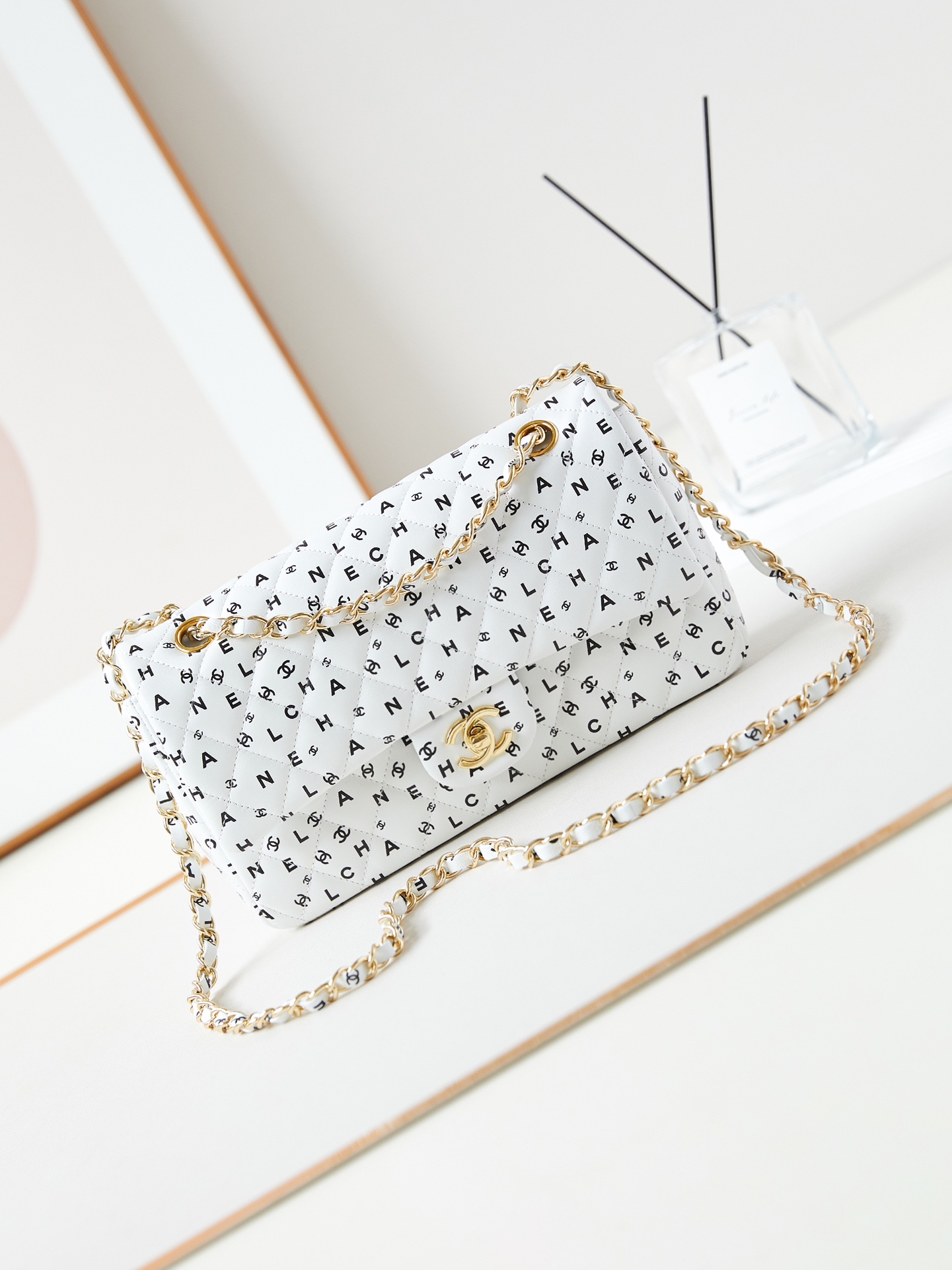 [TOP] CHANEL Black and White Letter Print Flap Bag 12x20x6cm/15.5x25.5x6.5cm - White