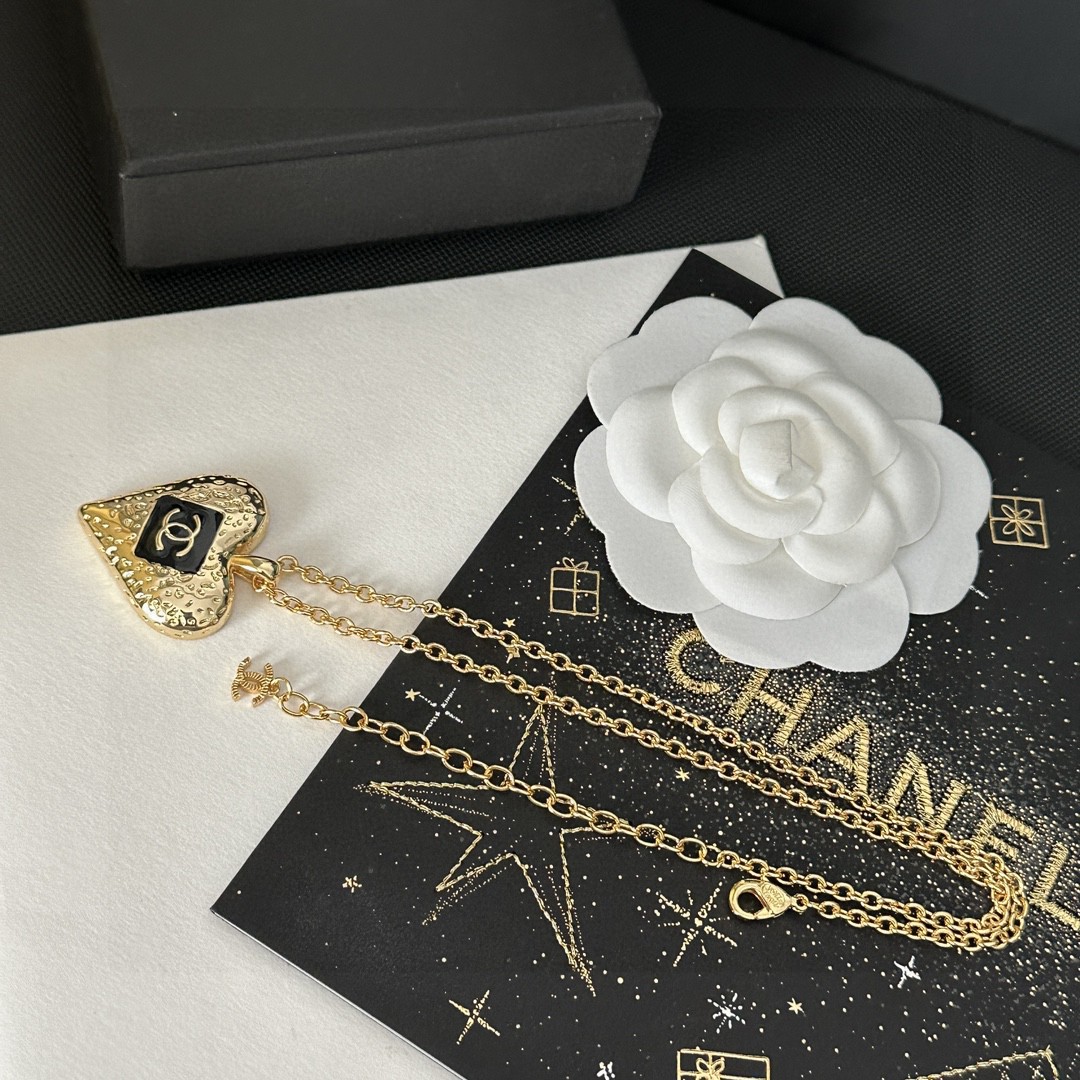 [TOP] CHANEL Heart Necklace