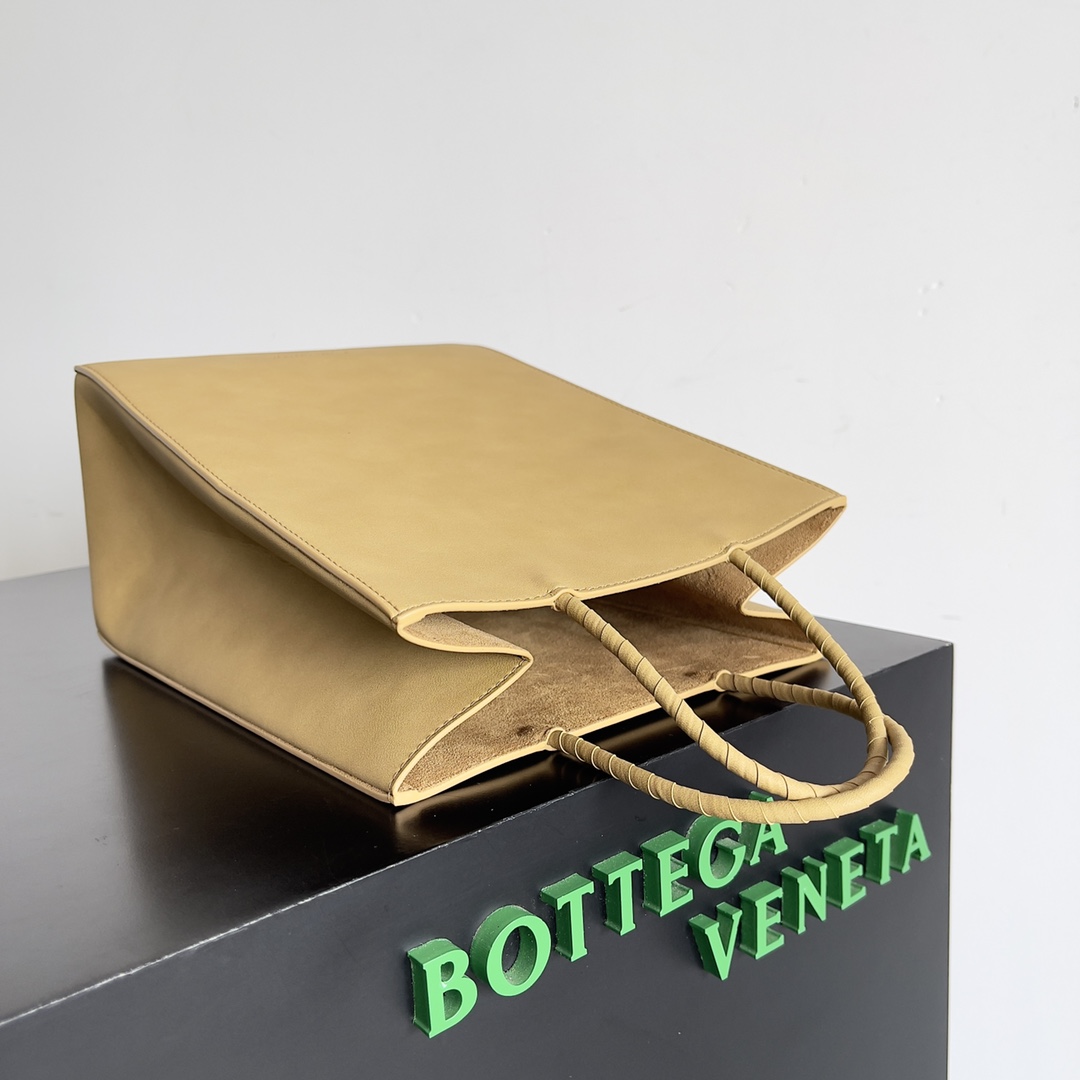 [TOP] Bottega Veneta BV Kraft Paper Bag