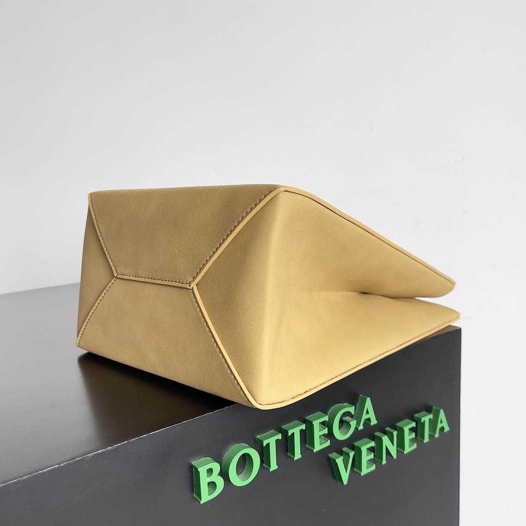 [TOP] Bottega Veneta BV Kraft Paper Bag