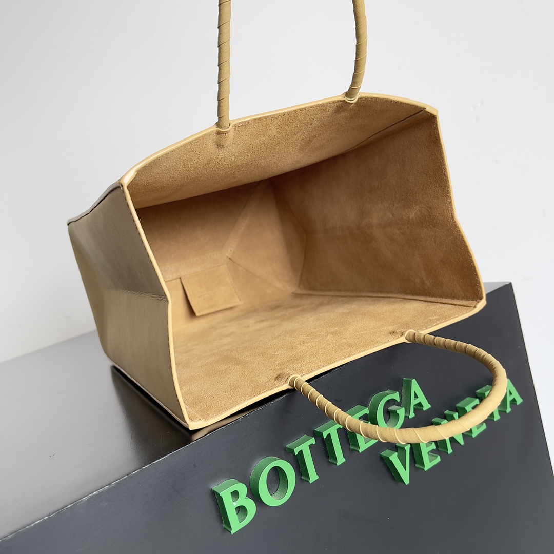 [TOP] Bottega Veneta BV Kraft Paper Bag