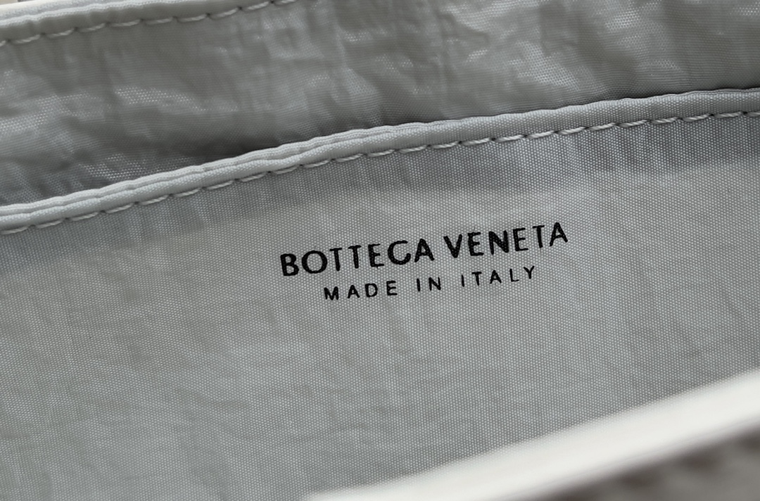 [TOP] Bottega Veneta BV Cassette Bags - White