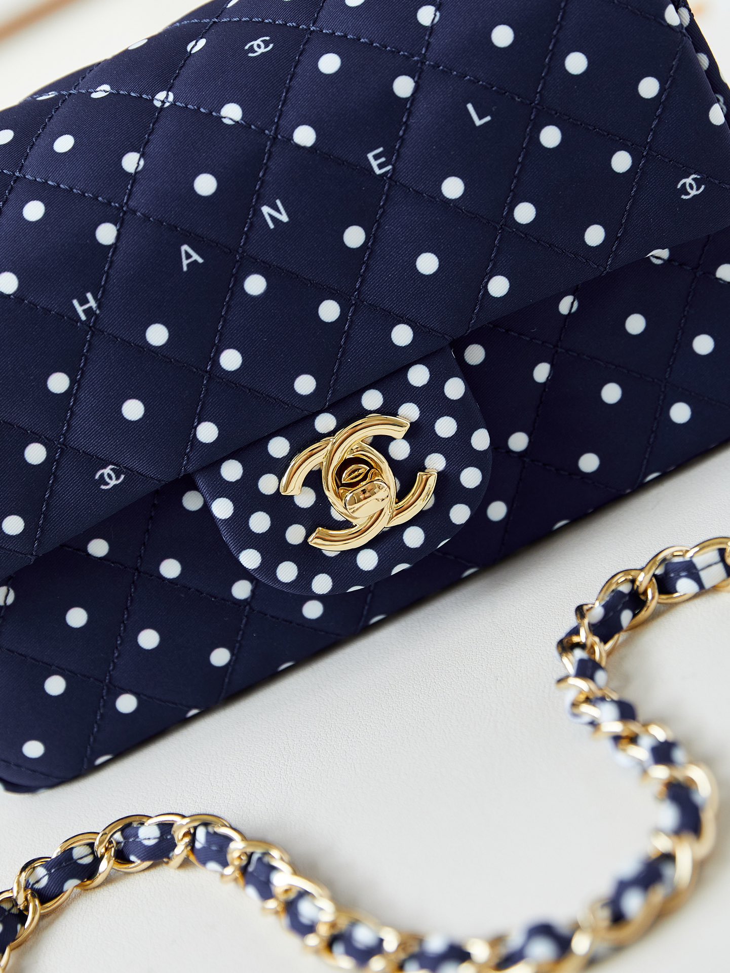 [TOP] CHANEL Printed Raindrops Letter Print Flap Bag 12x20x6cm/15.5x25.5x6.5cm - 3 Color