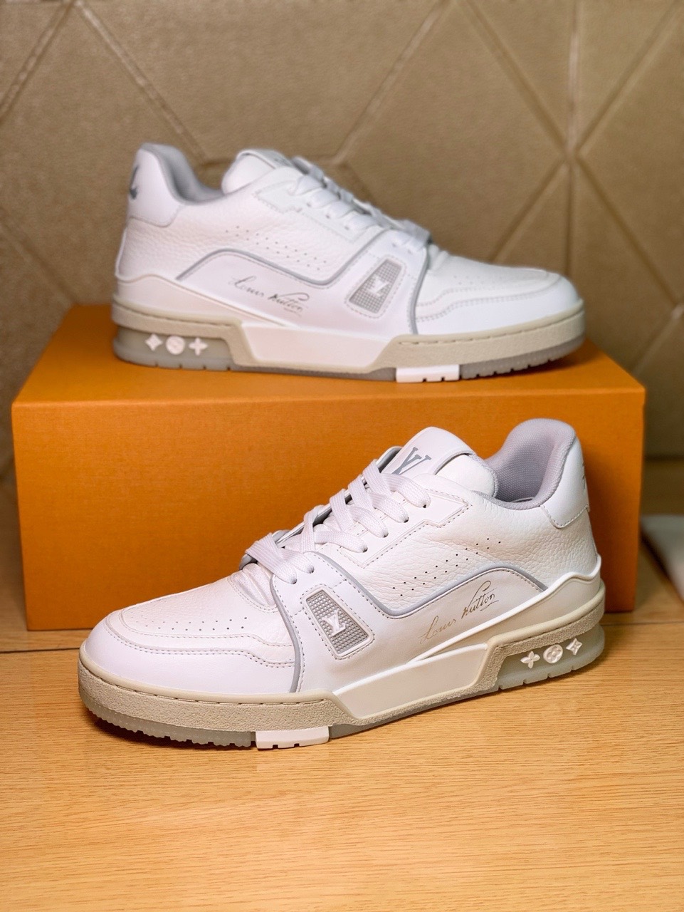 [TOP] Louis Vuitton LV Men's Cowhide Casual Shoes - White