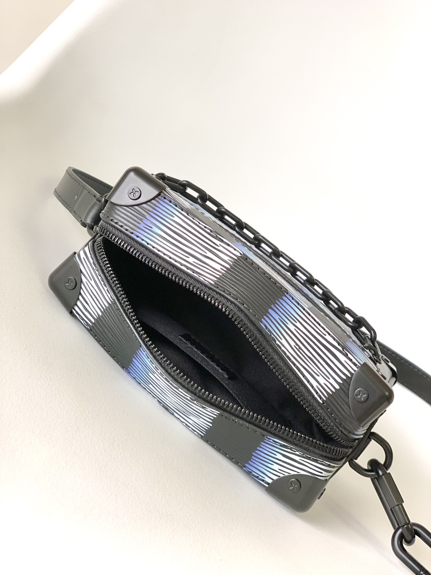 [TOP] Louis Vuitton LV Mini Soft Trunk Chain Bag 18.5 x 13.0 x 8.0 cm-Black