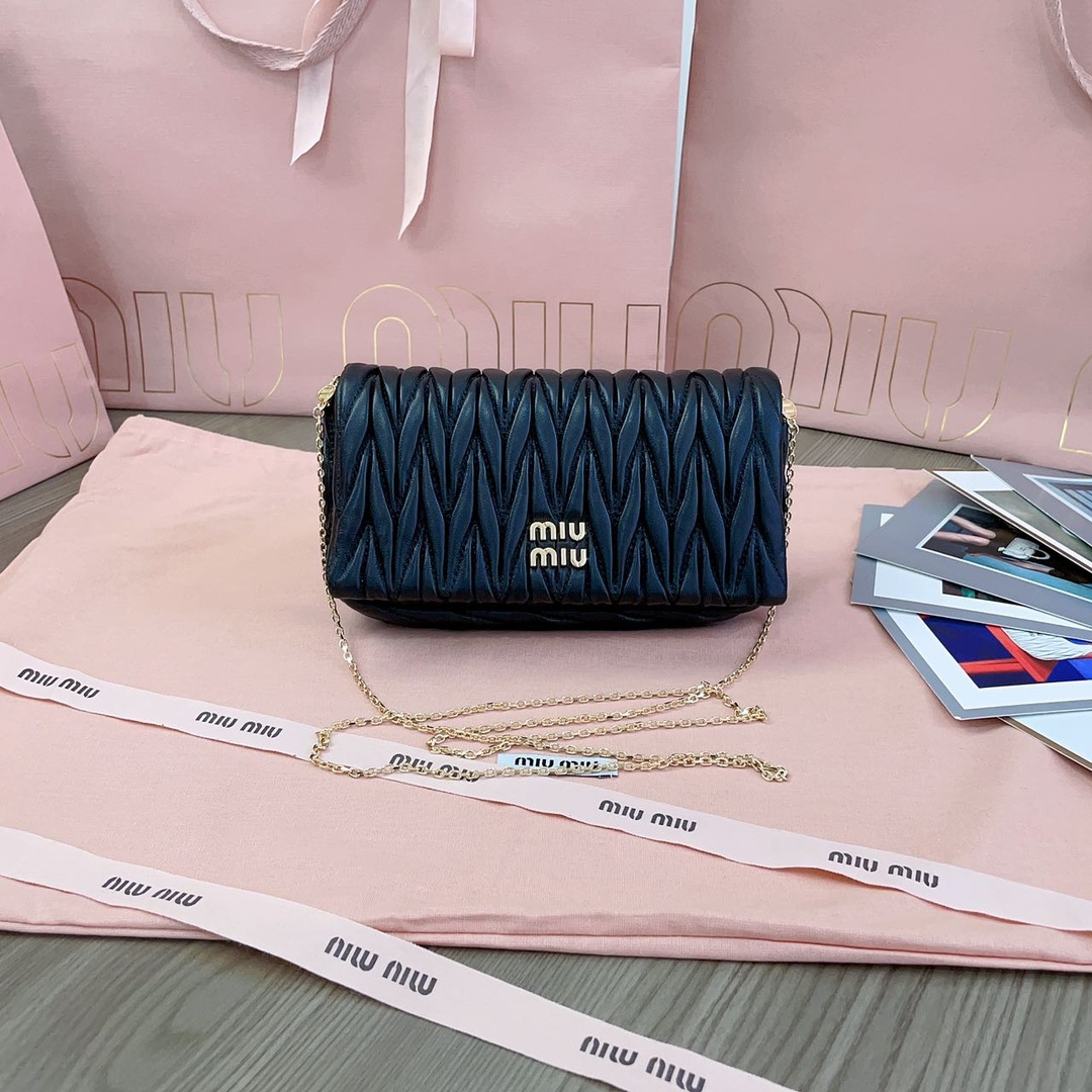[TOP] Miu Miu Lambskin Chain Bag 18 X9.5 X 4 cm - 3 Color