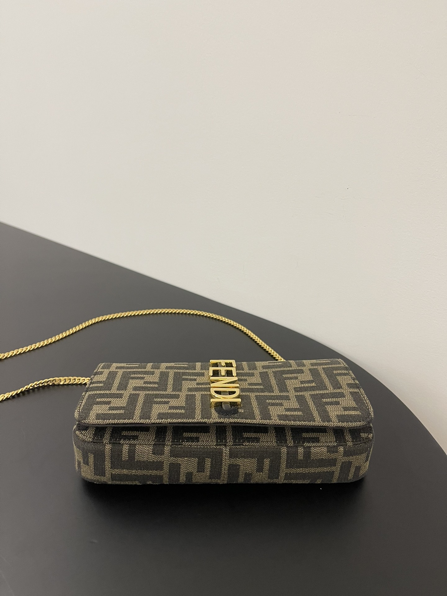 [TOP] FENDI Graphy Chain Bag 22x5x11cm - Monogram