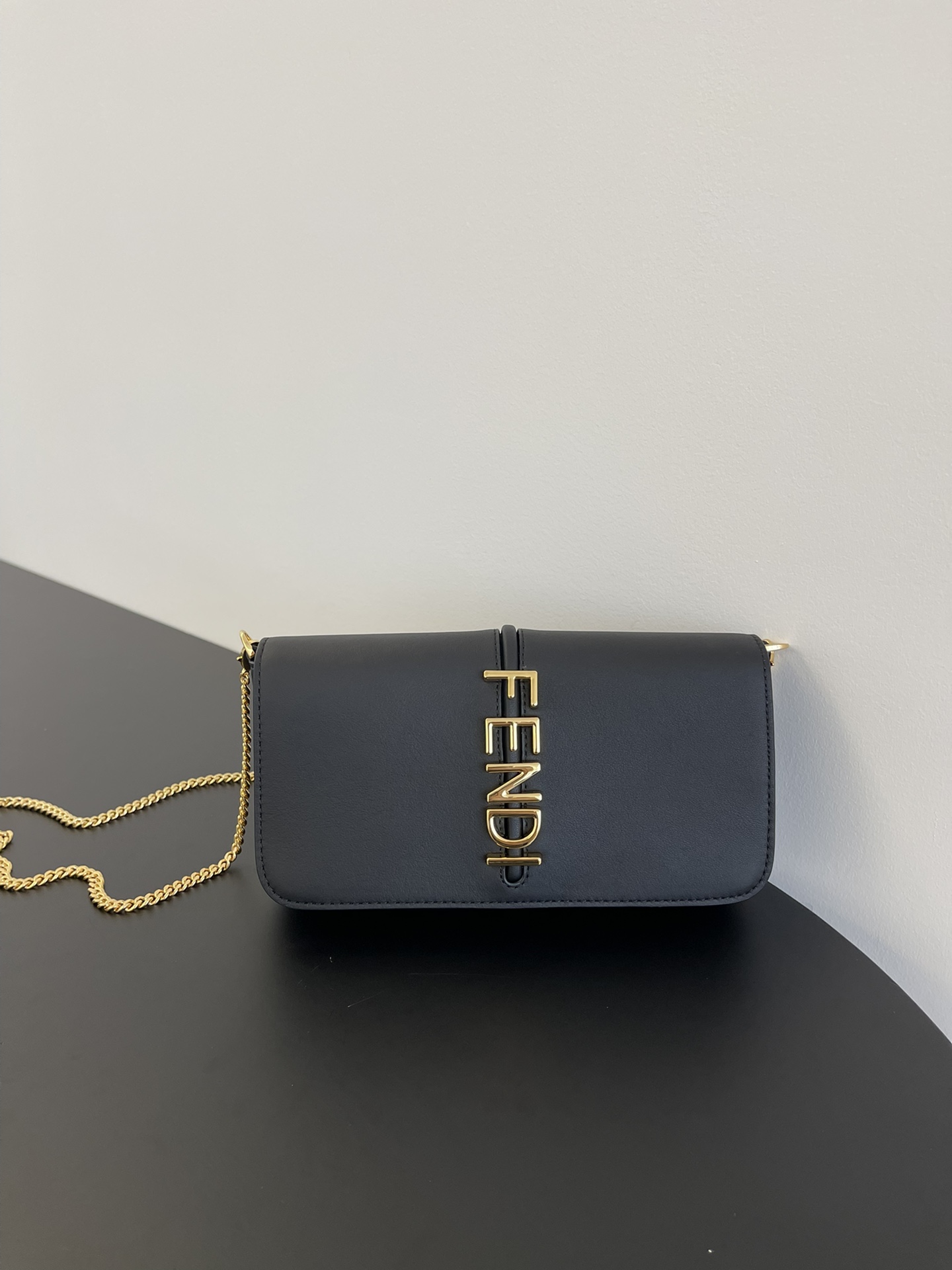 [TOP] FENDI Graphy Chain Bag 21*4*11cm - 3 Color